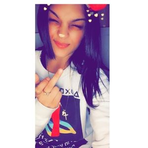 Meet your Posher, Jenovee